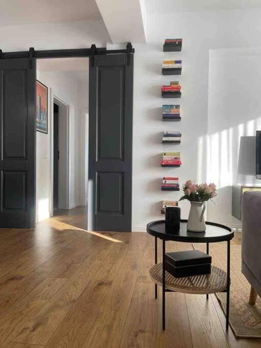 Modern 2-Bedroom Apartment In New Residence Craiova Eksteriør bilde
