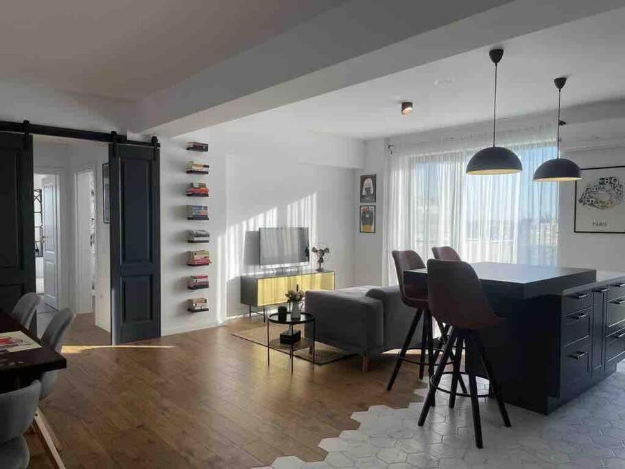 Modern 2-Bedroom Apartment In New Residence Craiova Eksteriør bilde