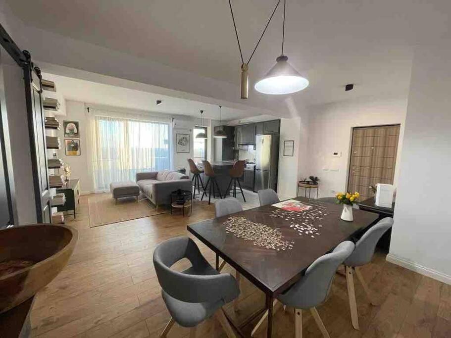 Modern 2-Bedroom Apartment In New Residence Craiova Eksteriør bilde